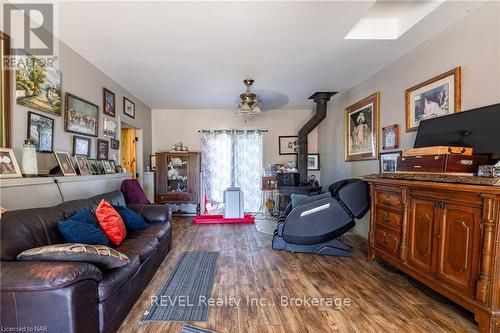 92 Warner Road, Niagara Falls (107 - Glendale), ON - Indoor Photo Showing Living Room