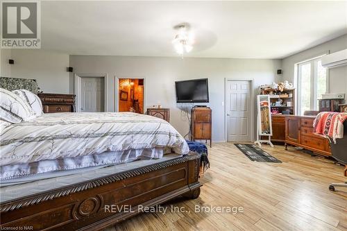 92 Warner Road, Niagara Falls (107 - Glendale), ON - Indoor Photo Showing Bedroom