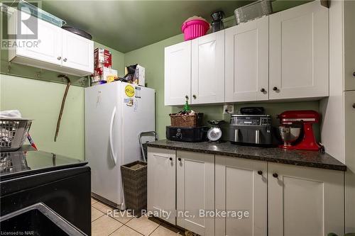 92 Warner Road, Niagara Falls (107 - Glendale), ON - Indoor Photo Showing Kitchen