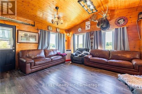 92 Warner Road, Niagara Falls (107 - Glendale), ON - Indoor Photo Showing Living Room