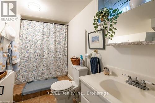 92 Warner Road, Niagara Falls (107 - Glendale), ON - Indoor Photo Showing Bathroom