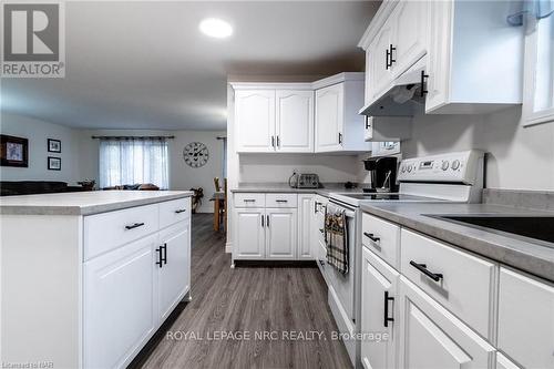 45 Knoll Street, Port Colborne (877 - Main Street), ON - Indoor Photo Showing Kitchen