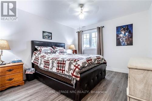 45 Knoll Street, Port Colborne (877 - Main Street), ON - Indoor Photo Showing Bedroom