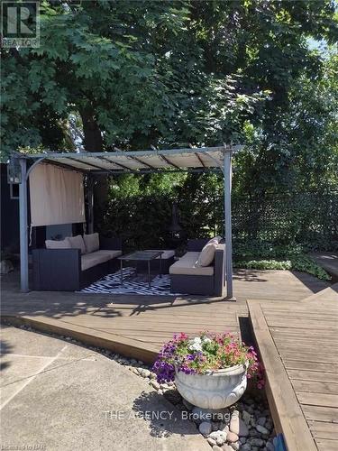 8 St Louis Place, St. Catharines (437 - Lakeshore), ON - Outdoor With Deck Patio Veranda