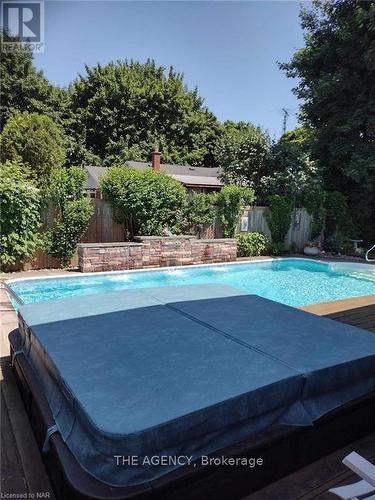 8 St Louis Place, St. Catharines (437 - Lakeshore), ON - Outdoor With In Ground Pool With Backyard