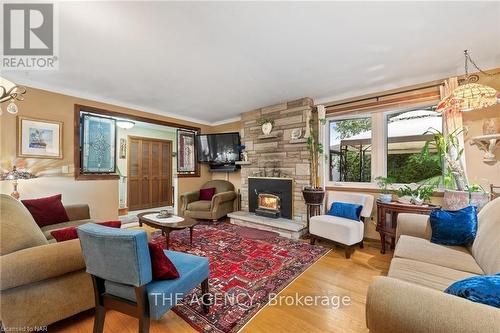 8 St Louis Place, St. Catharines (437 - Lakeshore), ON - Indoor Photo Showing Living Room With Fireplace