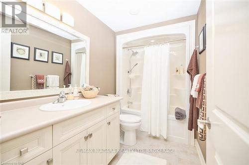 6 Derbyshire Drive, Fort Erie (335 - Ridgeway), ON - Indoor Photo Showing Bathroom