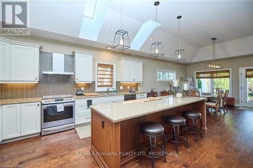 6 Derbyshire Drive, Fort Erie (335 - Ridgeway), ON - Indoor Photo Showing Kitchen With Upgraded Kitchen