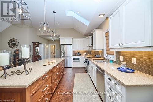 6 Derbyshire Drive, Fort Erie (335 - Ridgeway), ON - Indoor Photo Showing Kitchen With Double Sink