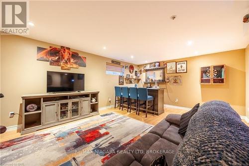 2362 Walker Court, Niagara Falls (206 - Stamford), ON - Indoor Photo Showing Living Room