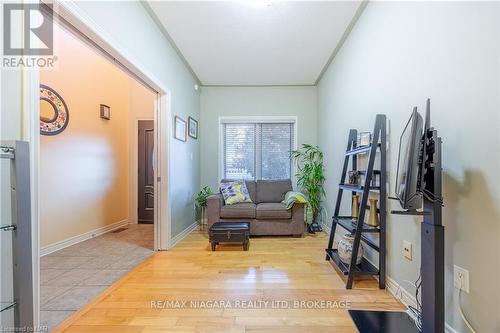 2362 Walker Court, Niagara Falls (206 - Stamford), ON - Indoor Photo Showing Other Room