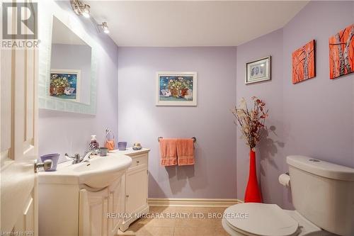 2362 Walker Court, Niagara Falls (206 - Stamford), ON - Indoor Photo Showing Bathroom