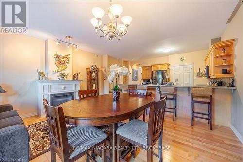 2362 Walker Court, Niagara Falls (206 - Stamford), ON - Indoor Photo Showing Dining Room