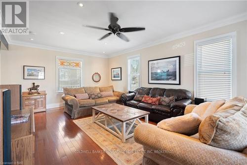 269 Sugarloaf Street, Port Colborne (878 - Sugarloaf), ON - Indoor Photo Showing Living Room