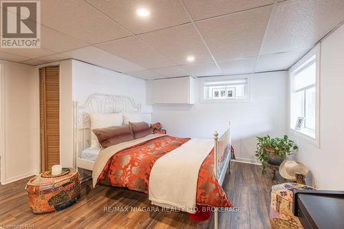 100 Arthur Street, St. Catharines (436 - Port Weller), ON - Indoor Photo Showing Bedroom