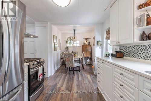 100 Arthur Street, St. Catharines (436 - Port Weller), ON - Indoor Photo Showing Kitchen