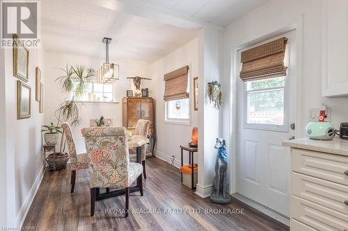 100 Arthur Street, St. Catharines (436 - Port Weller), ON - Indoor Photo Showing Dining Room