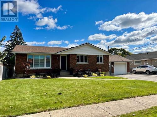 462 Grantham Avenue, St. Catharines (441 - Bunting/Linwell), ON - Outdoor With Facade