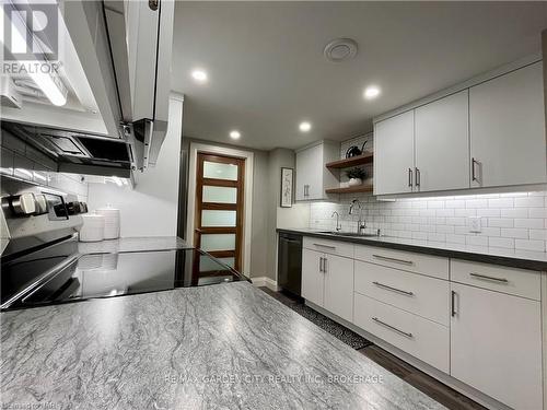 462 Grantham Avenue, St. Catharines (441 - Bunting/Linwell), ON - Indoor Photo Showing Kitchen