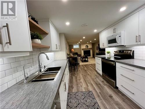 462 Grantham Avenue, St. Catharines (441 - Bunting/Linwell), ON - Indoor Photo Showing Kitchen With Double Sink With Upgraded Kitchen