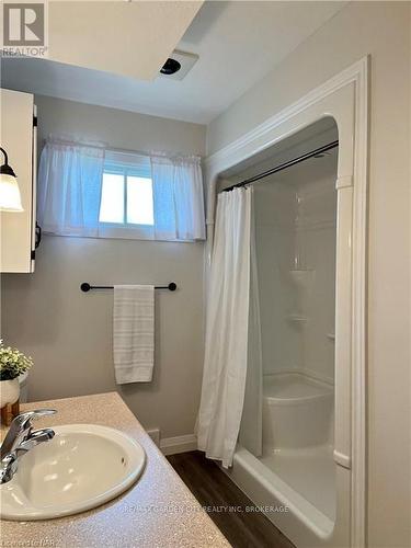 462 Grantham Avenue, St. Catharines (441 - Bunting/Linwell), ON - Indoor Photo Showing Bathroom