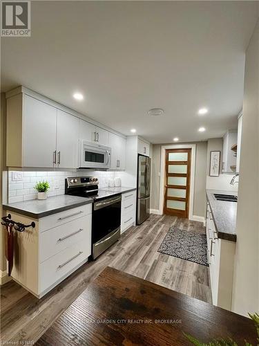 462 Grantham Avenue, St. Catharines (441 - Bunting/Linwell), ON - Indoor Photo Showing Kitchen