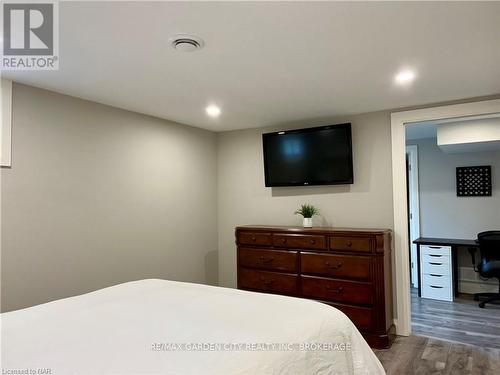 462 Grantham Avenue, St. Catharines (441 - Bunting/Linwell), ON - Indoor Photo Showing Bedroom