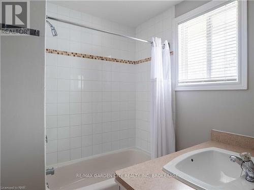 9 Churchill Street, St. Catharines (458 - Western Hill), ON - Indoor Photo Showing Bathroom