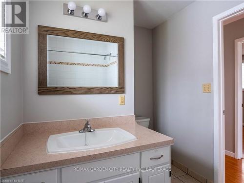 9 Churchill Street, St. Catharines (458 - Western Hill), ON - Indoor Photo Showing Bathroom