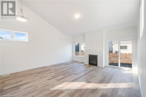 54 Beachwalk Crescent, Fort Erie (337 - Crystal Beach), ON - Indoor With Fireplace