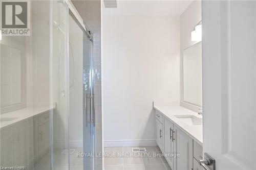 54 Beachwalk Crescent, Fort Erie (337 - Crystal Beach), ON - Indoor Photo Showing Bathroom