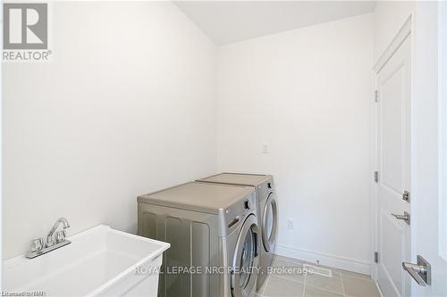 54 Beachwalk Crescent, Fort Erie (337 - Crystal Beach), ON - Indoor Photo Showing Laundry Room