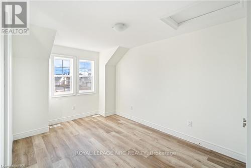 54 Beachwalk Crescent, Fort Erie (337 - Crystal Beach), ON - Indoor Photo Showing Other Room