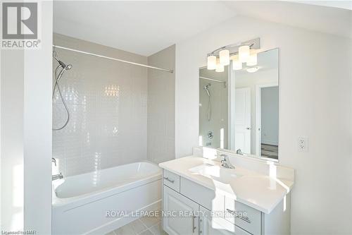 54 Beachwalk Crescent, Fort Erie (337 - Crystal Beach), ON - Indoor Photo Showing Bathroom