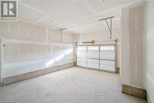 54 Beachwalk Crescent, Fort Erie (337 - Crystal Beach), ON - Indoor Photo Showing Garage