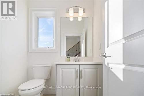 54 Beachwalk Crescent, Fort Erie (337 - Crystal Beach), ON - Indoor Photo Showing Bathroom