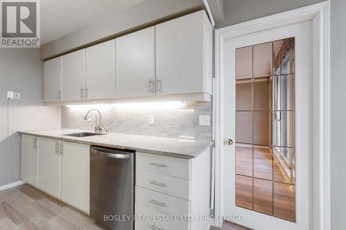 605 - 3 Towering Heights Boulevard, St. Catharines (461 - Glendale/Glenridge), ON - Indoor Photo Showing Kitchen With Upgraded Kitchen