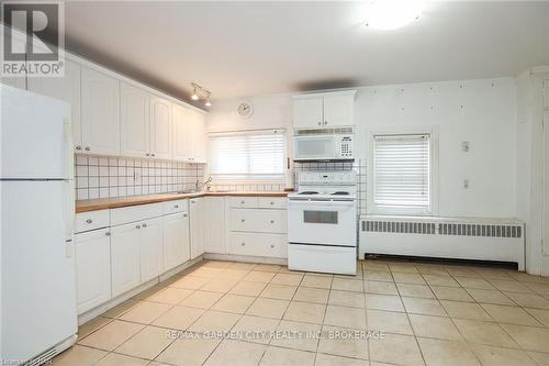 4477 Jordan Road, Lincoln (980 - Lincoln-Jordan/Vineland), ON - Indoor Photo Showing Kitchen