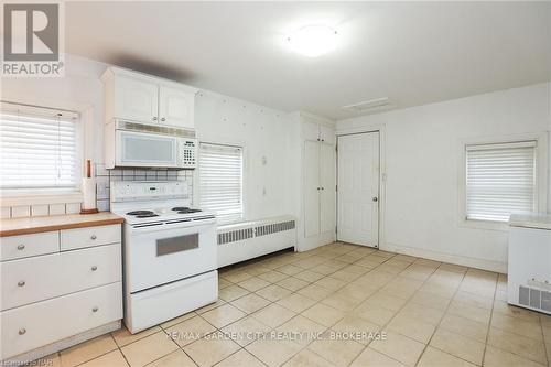 4477 Jordan Road, Lincoln (980 - Lincoln-Jordan/Vineland), ON - Indoor Photo Showing Kitchen