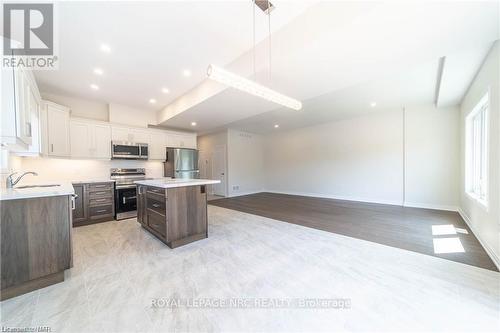 B - 427 Vine Street, St. Catharines (442 - Vine/Linwell), ON - Indoor Photo Showing Kitchen