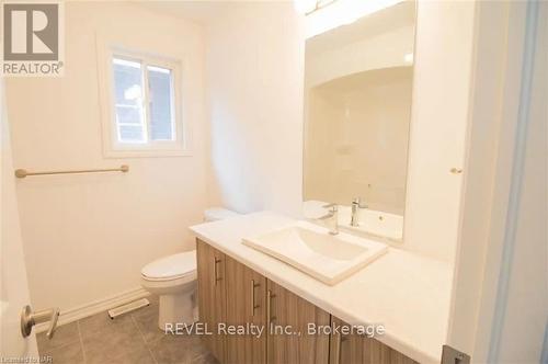 87 Caroline Street, Welland (773 - Lincoln/Crowland), ON - Indoor Photo Showing Bathroom