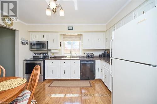 21 Windermere Court, Welland (767 - N. Welland), ON - Indoor Photo Showing Kitchen