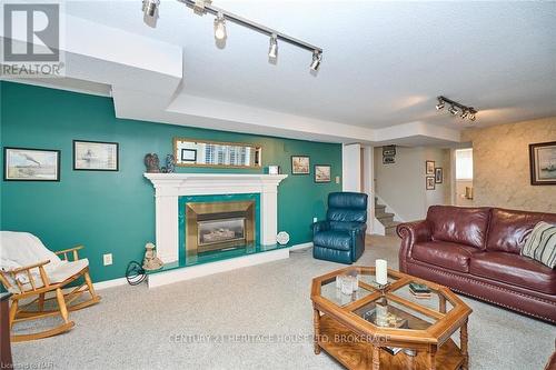 21 Windermere Court, Welland (767 - N. Welland), ON - Indoor Photo Showing Living Room With Fireplace