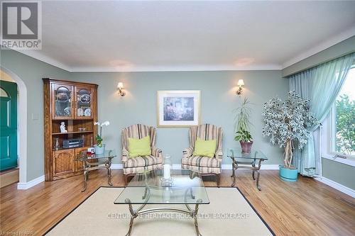 21 Windermere Court, Welland (767 - N. Welland), ON - Indoor Photo Showing Living Room