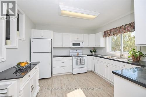 5091 Highway #3, Port Colborne (874 - Sherkston), ON - Indoor Photo Showing Kitchen