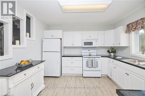 5091 Highway #3, Port Colborne (874 - Sherkston), ON - Indoor Photo Showing Kitchen