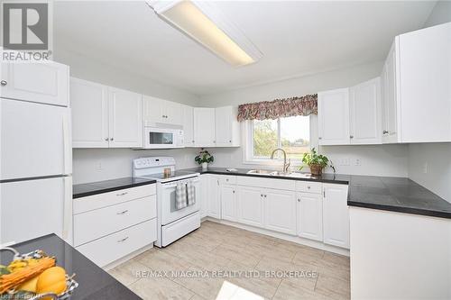 5091 Highway #3, Port Colborne (874 - Sherkston), ON - Indoor Photo Showing Kitchen