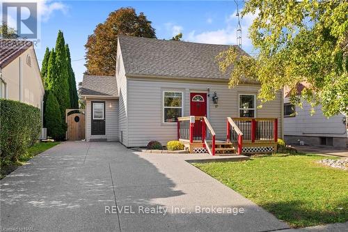 17 Sandown Street, St. Catharines (446 - Fairview), ON - Outdoor With Facade