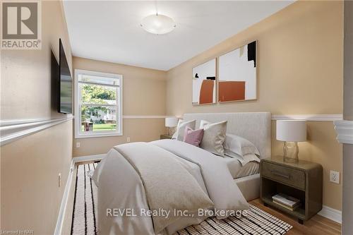 17 Sandown Street, St. Catharines (446 - Fairview), ON - Indoor Photo Showing Bedroom