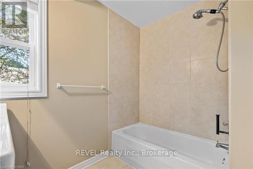 17 Sandown Street, St. Catharines (446 - Fairview), ON - Indoor Photo Showing Bathroom